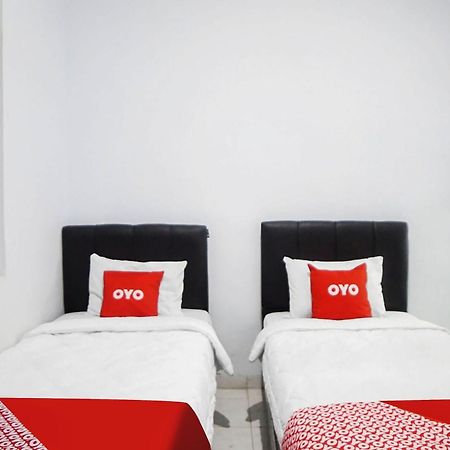 Super Oyo 91627 Wika Wiki Homestay Медан Екстериор снимка