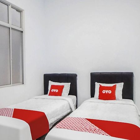 Super Oyo 91627 Wika Wiki Homestay Медан Екстериор снимка