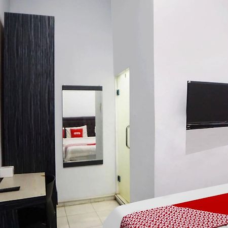 Super Oyo 91627 Wika Wiki Homestay Медан Екстериор снимка
