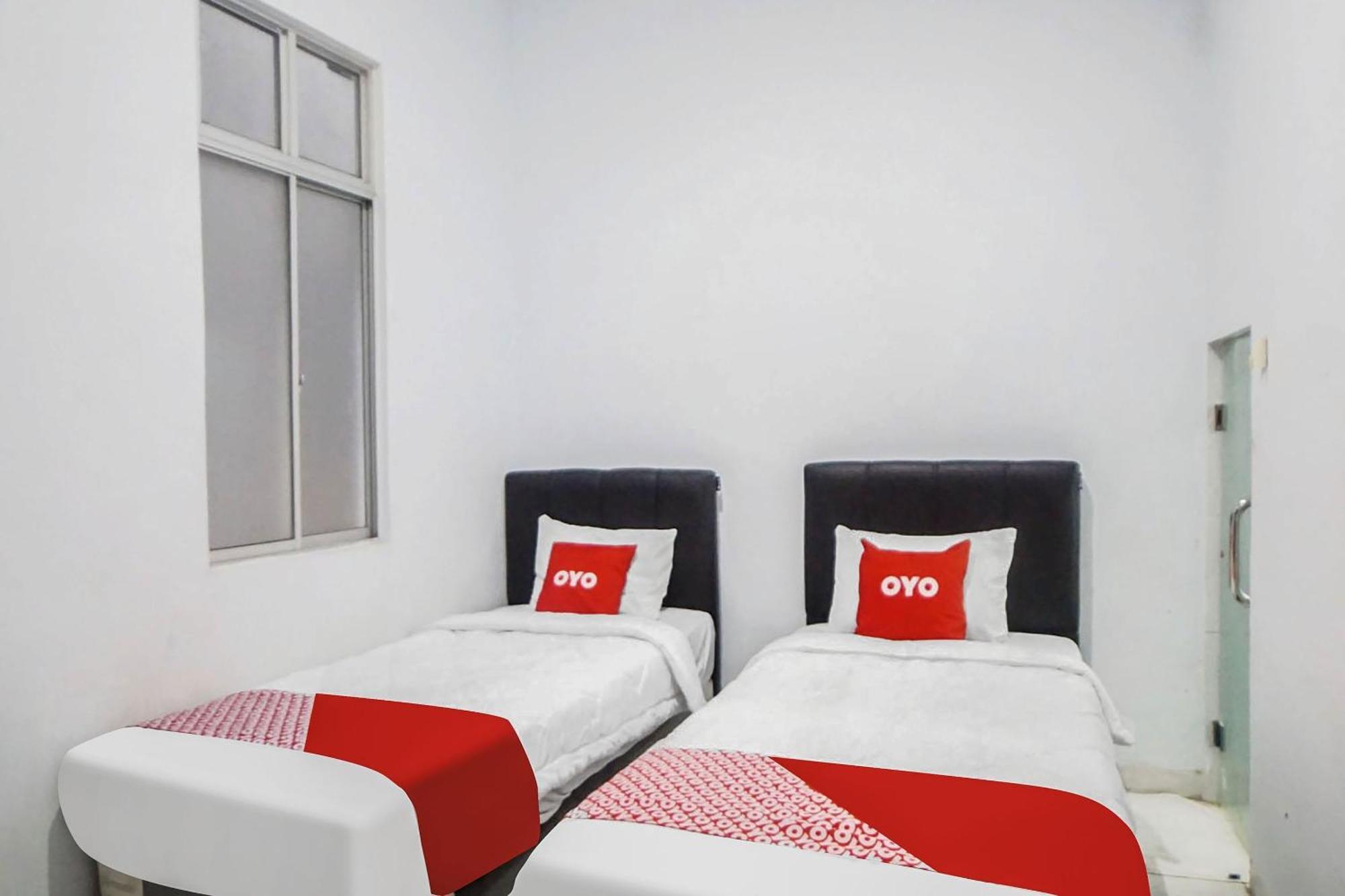 Super Oyo 91627 Wika Wiki Homestay Медан Екстериор снимка