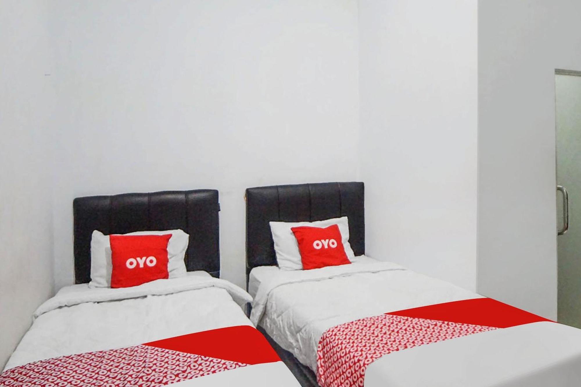 Super Oyo 91627 Wika Wiki Homestay Медан Екстериор снимка