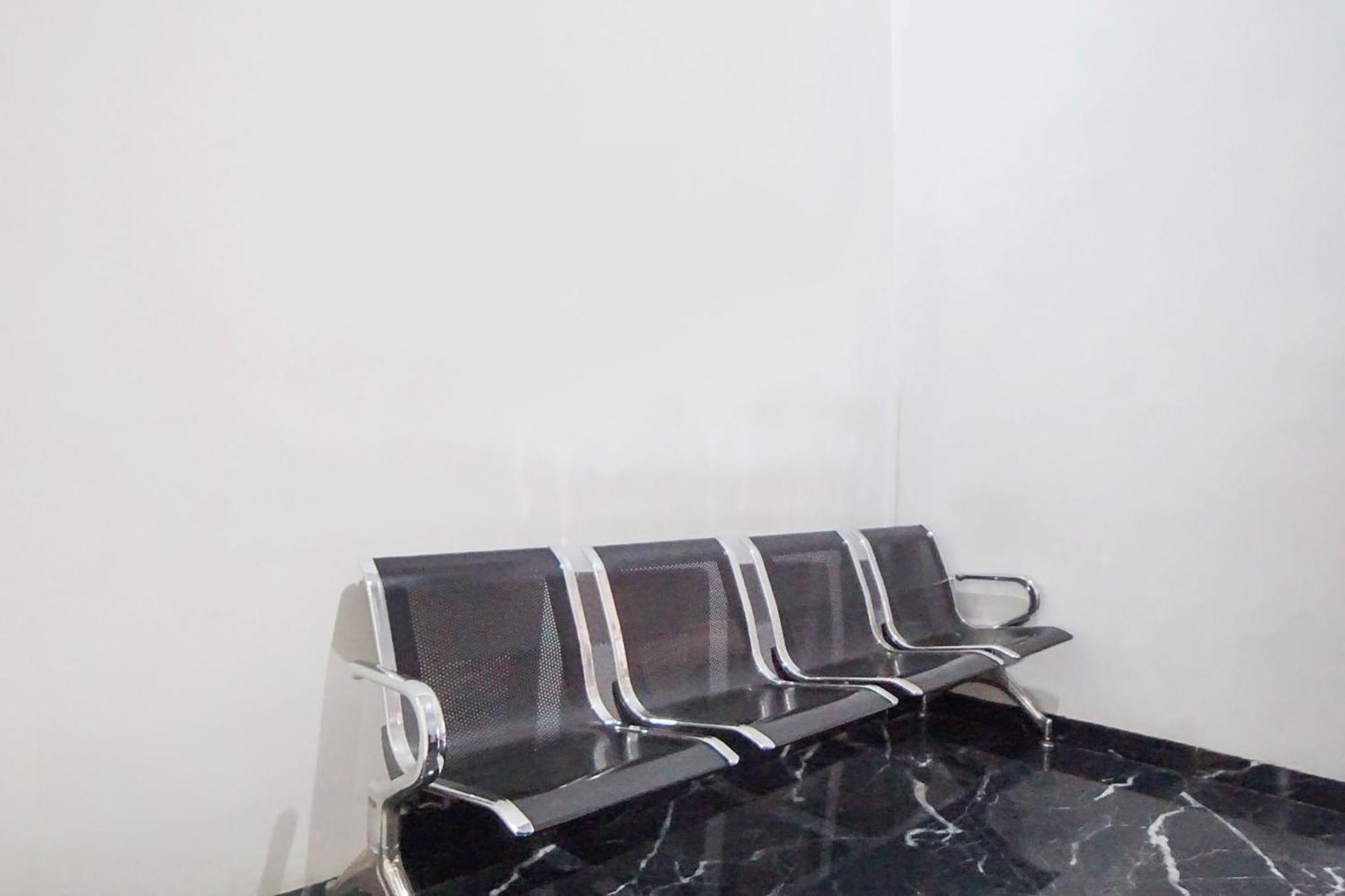 Super Oyo 91627 Wika Wiki Homestay Медан Екстериор снимка