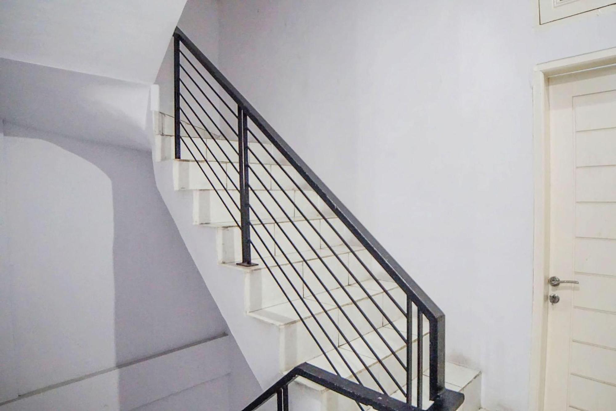 Super Oyo 91627 Wika Wiki Homestay Медан Екстериор снимка
