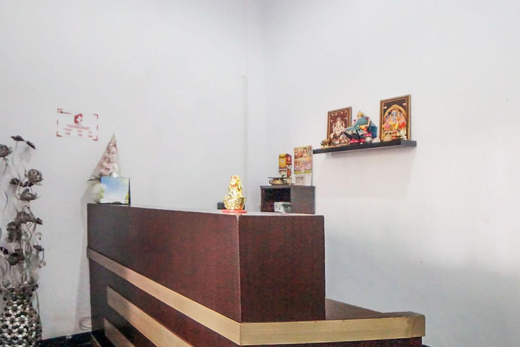 Super Oyo 91627 Wika Wiki Homestay Медан Екстериор снимка