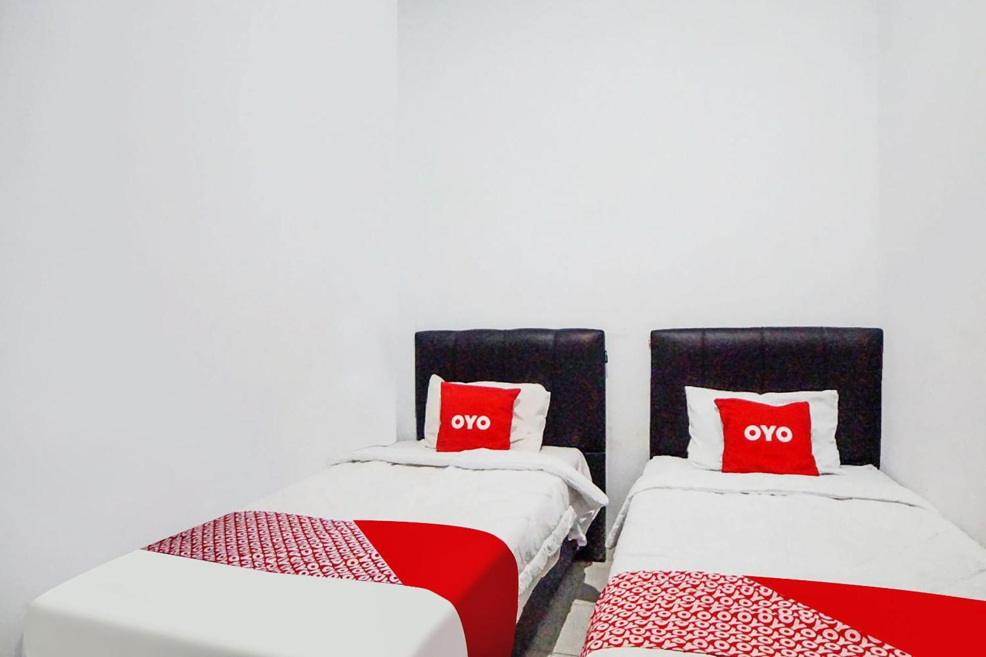 Super Oyo 91627 Wika Wiki Homestay Медан Екстериор снимка