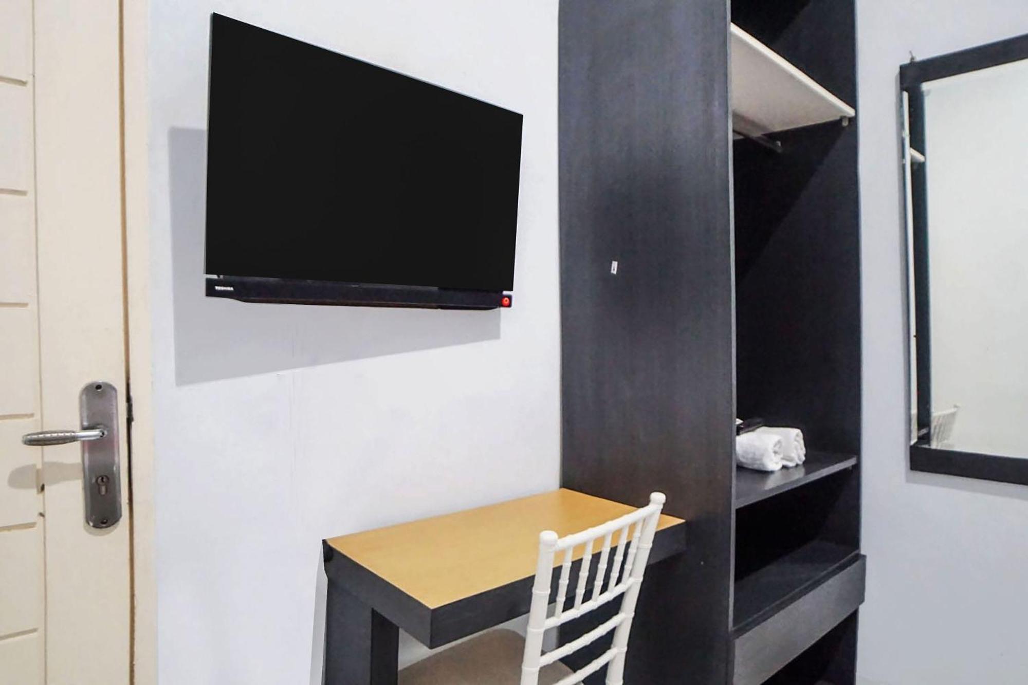 Super Oyo 91627 Wika Wiki Homestay Медан Екстериор снимка