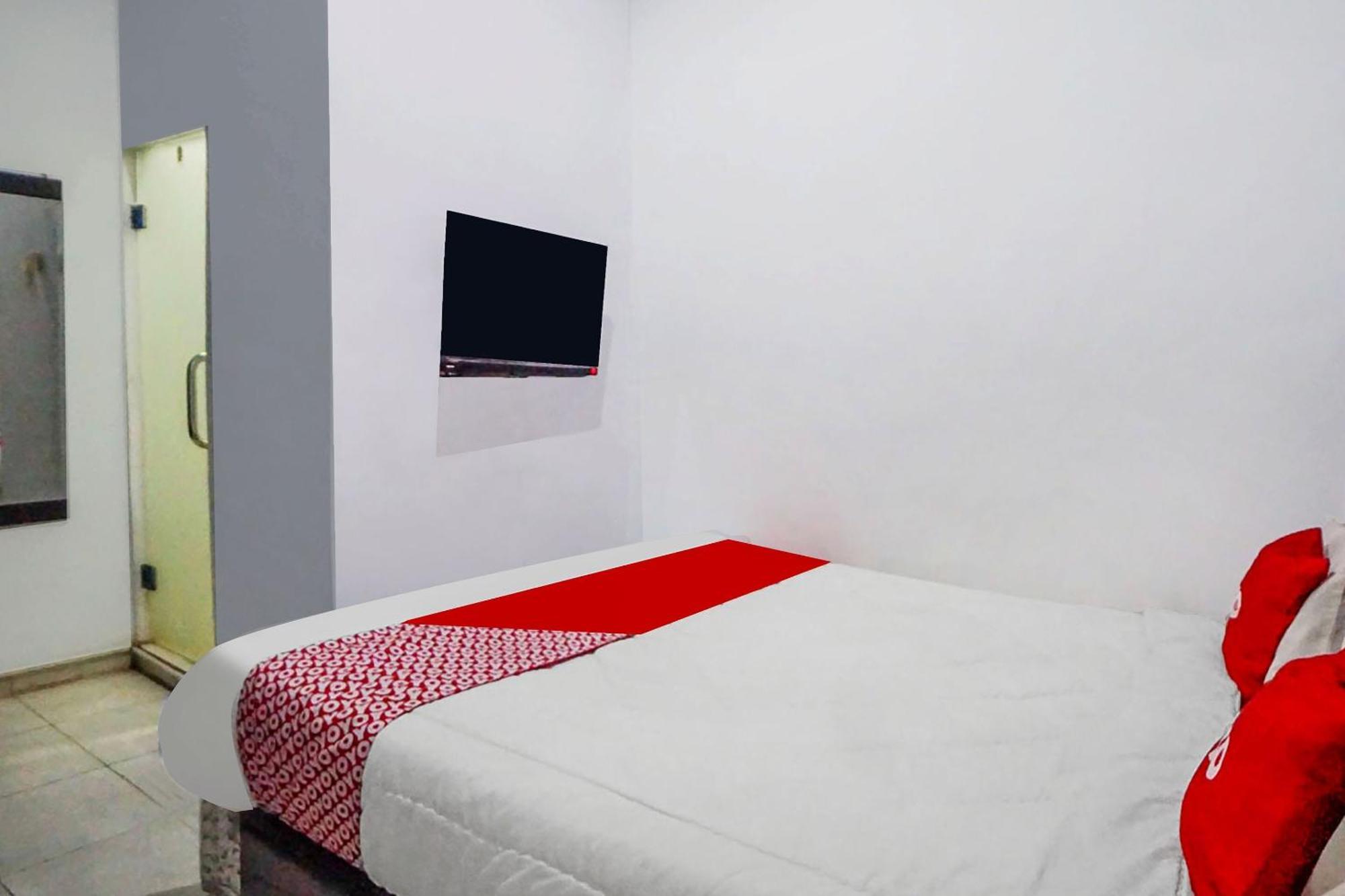 Super Oyo 91627 Wika Wiki Homestay Медан Екстериор снимка